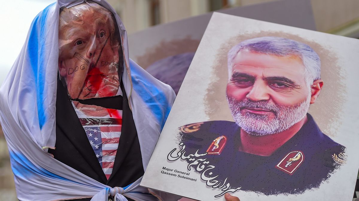 Třináct možných cílů a ušlapaní v davu: krize kolem Íránu, den pátý